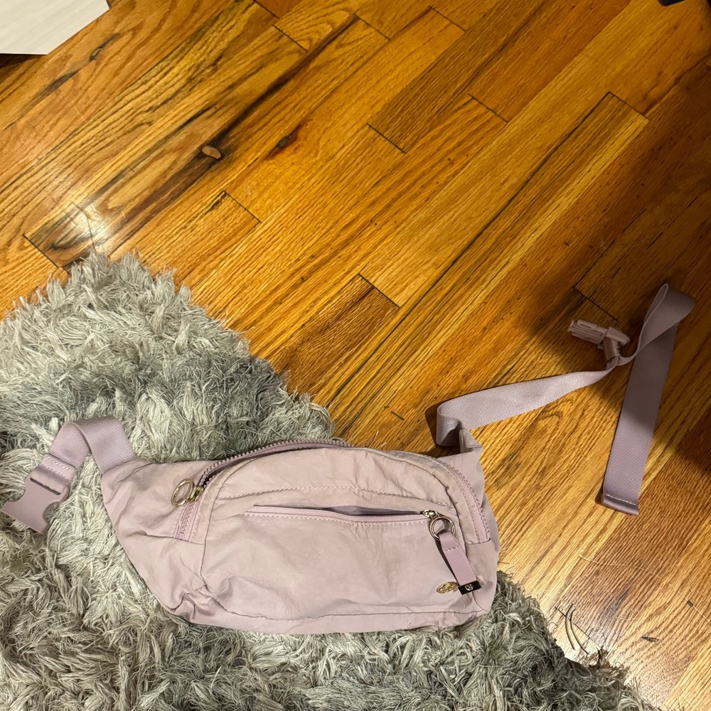 Lululemon fannypack
